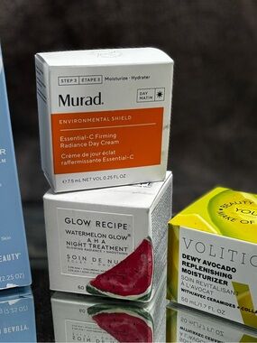 THE REFRESH & GLOW 13-PIECE BEAUTY VAULT (Set)